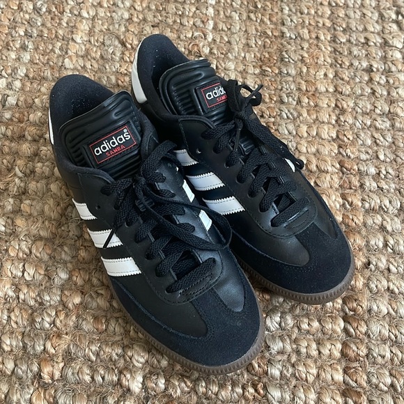 Adidas Black Samba Women’s 9.5/Mens 8 - Picture 1 of 3